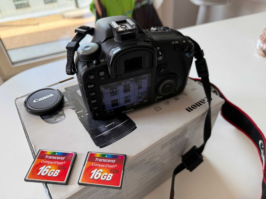 Canon EOS 7D + Canon EF 50mm f/1.8 II + 2x karta CF | komplet