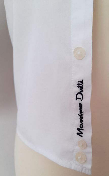 Camisa Massimo Dutti, branca, detalhes a azul marinho. T. 5/6 anos