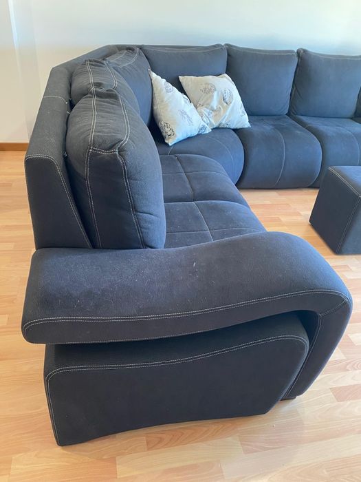 Sofá de canto com 3 pufs