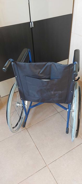 Cadeira de rodas com muito pouco uso só entrego em maos por isso