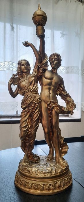 Estatueta em marfinite dourada, peça vintage