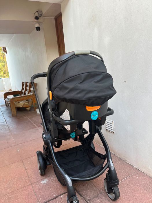 Carrinho de Gémeos Chicco Fully Twin Completo (2 Ovinhos + 2 Alcofas + Bases Auto)