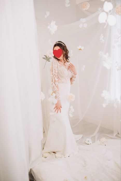 Продам елегантне фабричне весільне плаття (діадема і фата у подарунок)