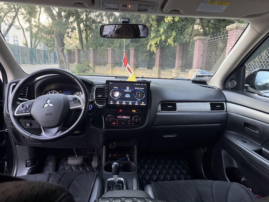 Mitsubishi outlander 3