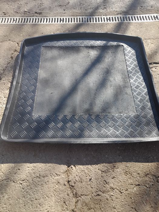 Mata dywanik bagażnika