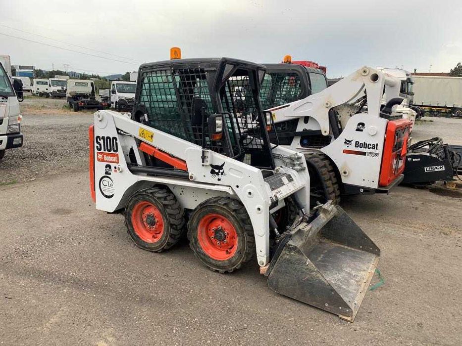 Стоянка під охороною та камерами.