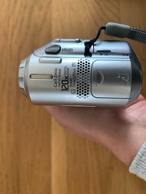 Máquina de filmar SONY Handycam DCR-PC53E
