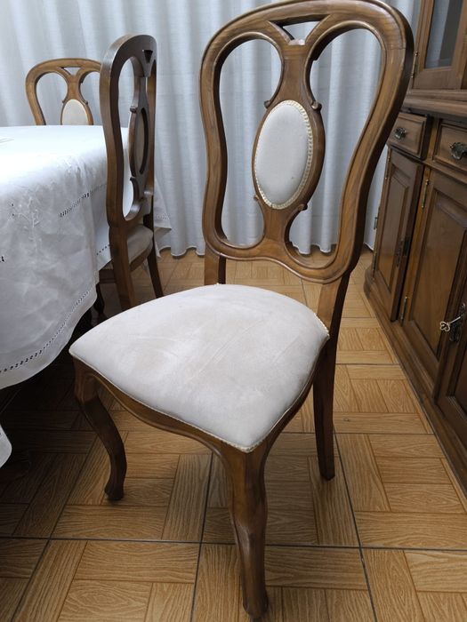 Mesa de sala com 6 cadeiras
