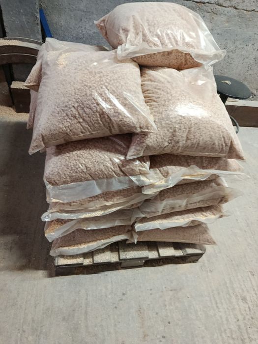 Пеллеты пеллета пелета сосна 8мм светлая