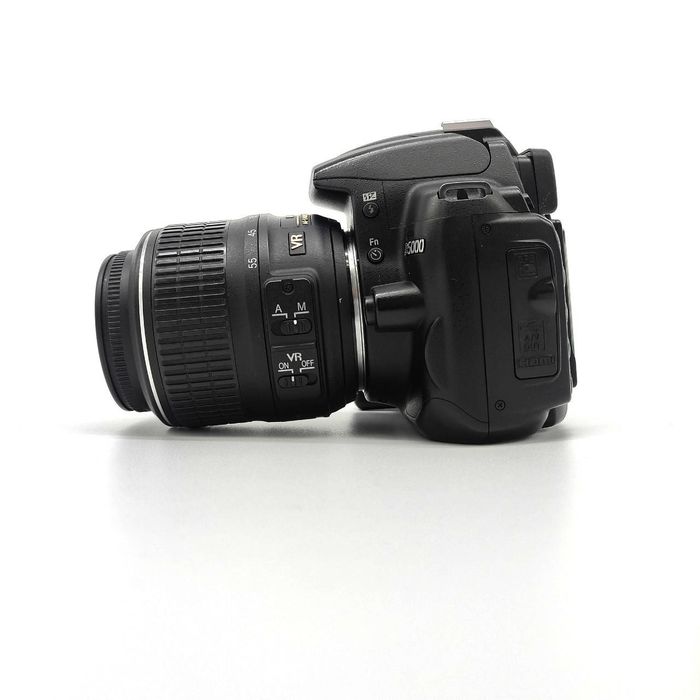 Дзеркальний фотоапарат Nikon D5000 + kit об'єктив 18-55 ми