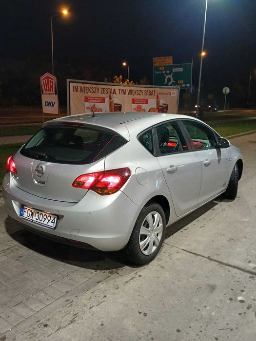 Sprzedam Opel Astra 2010 rok