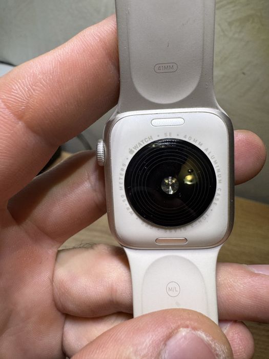 Apple watch  SE 2 40 mm акб 100 % гарний  стан