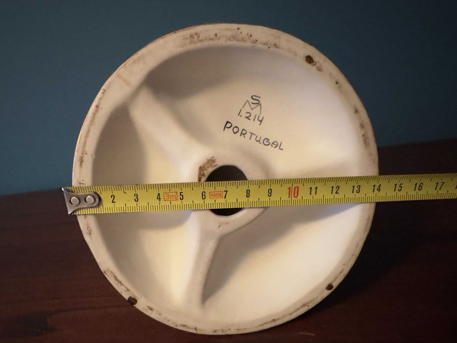 Estatua Pessoa no campo