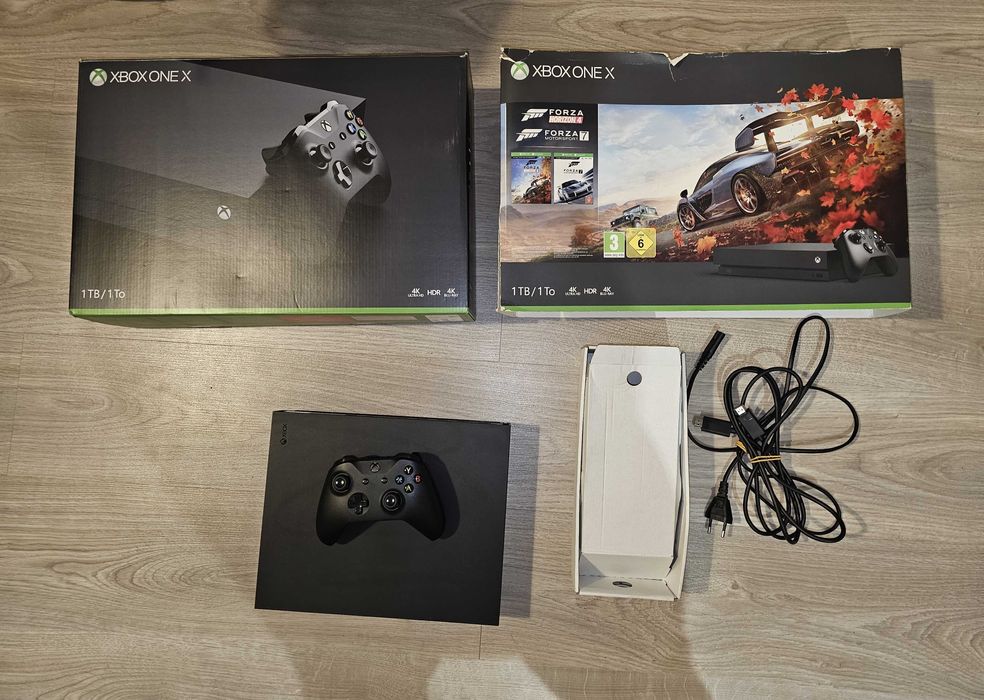 Xbox One X 1TB + akcesoria