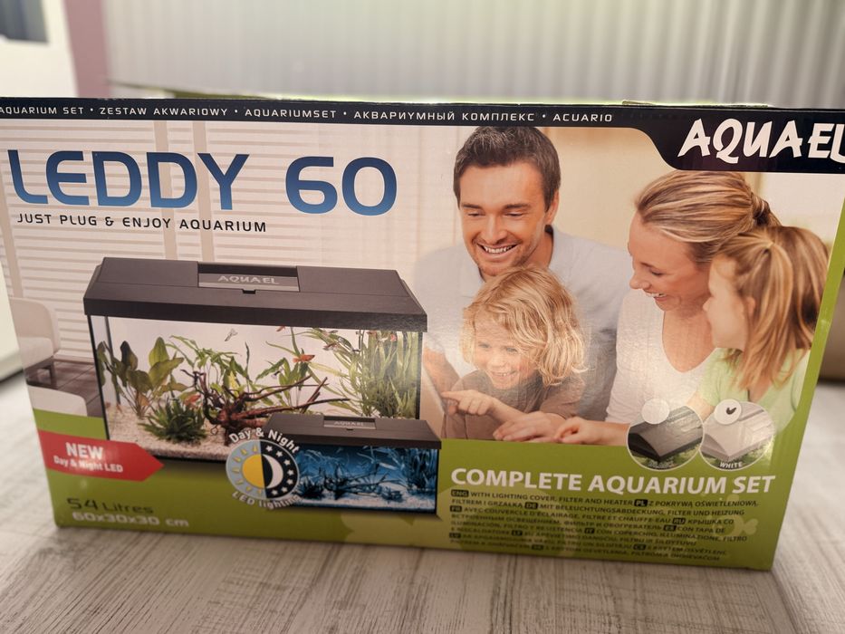 Awarium aquel 60l z akcesoriami i rybami