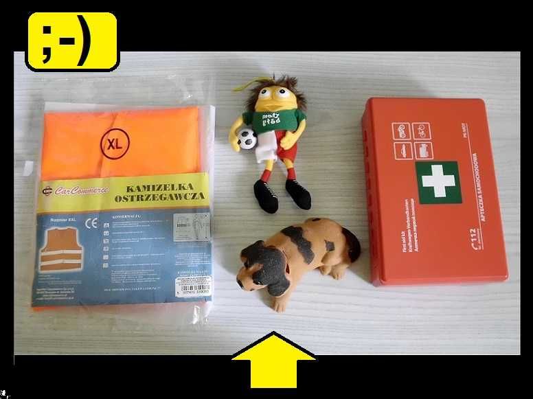 Akcesoria samochodowe - apteczka + kamizelka + pies kiwaczek mały głód