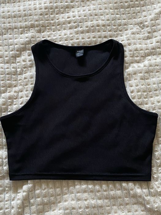 Prążkowany Crop Top SHEIN – Klasyka i Styl