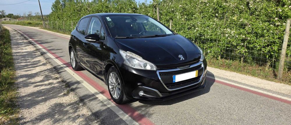 Peugeot 208 — fotografia 2