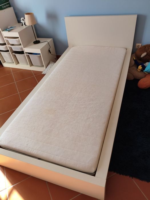 Cama em bom estado90 -200