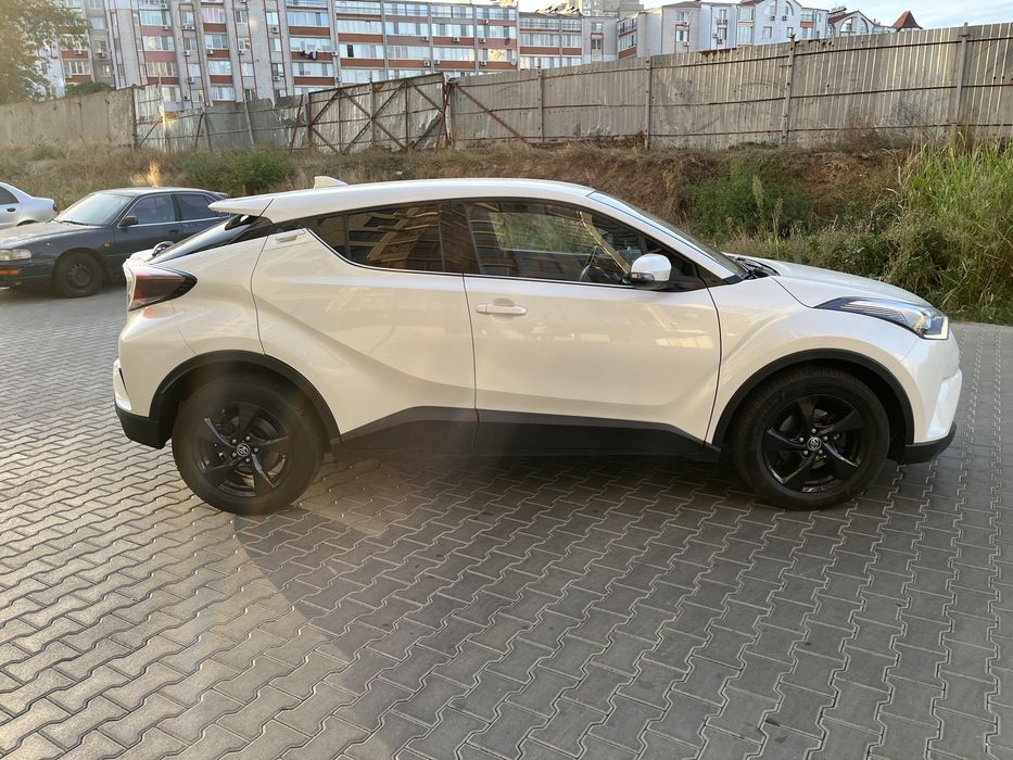 Toyota C-HR 2019 офіційна