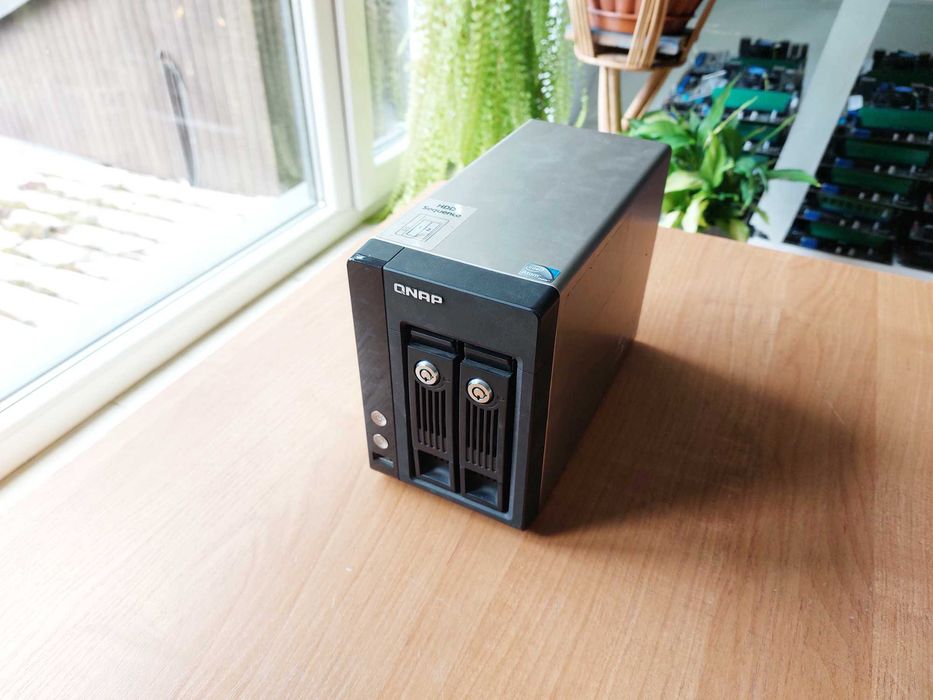 Serwer NAS QNAP TS-239 Pro (na części)