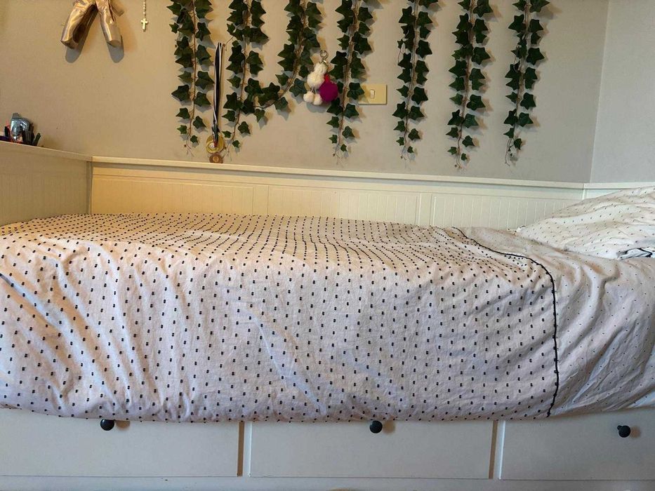 Cama Hemnes IKEA solteiro/casal com 3 gavetões e 2 colchões 80 x 200