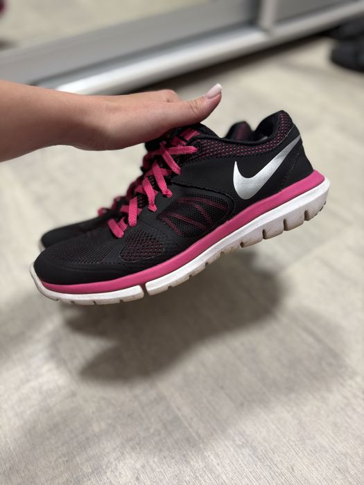Жіночі кросівки Nike flex run, Nike revolution