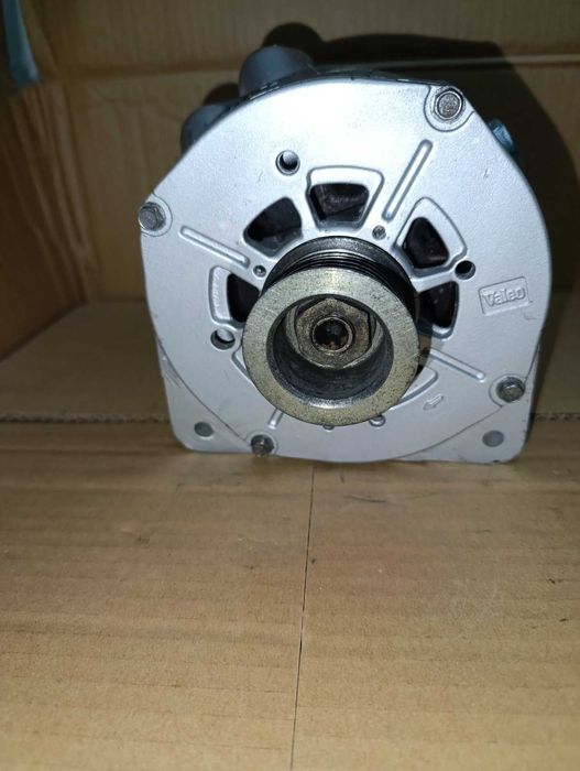 Генератор Espace Megane Grand Scenic 1.9 2.0 еспейс меган з водяним