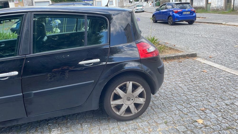 Vendo ou troco por carrinha 2 L com caixa fechada