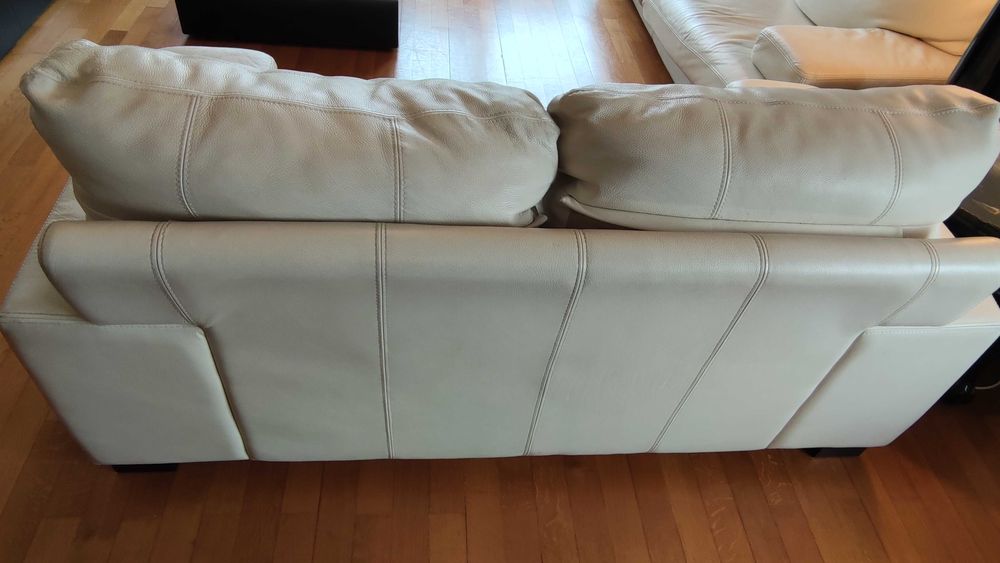 Sofás em pele branca de 3 e 2 lugares (usados)