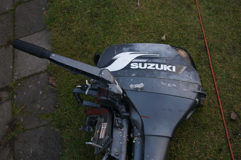 Silnik zaburtowy Suzuki DT 9.9 KM – 1998 r. – sprowadzony z Norwegii