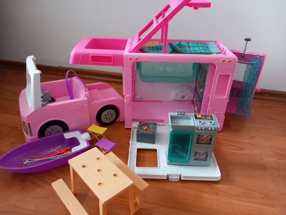 Kamper Barbie z wyposażeniem
