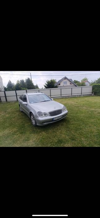 Автомобіль Мерседес w203
