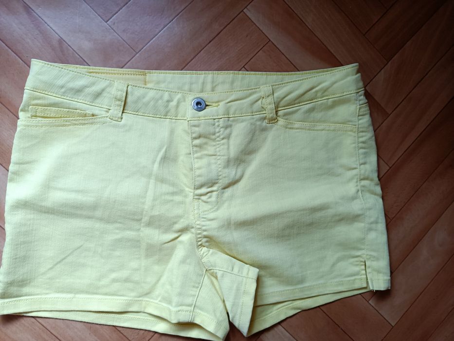 Cytrynowe spodenki Vero moda