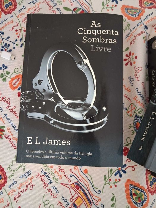 Livros: Anne Frank, Nuno Lobo Antunes, Milan Kundera e Trilogia Cinquenta Sombras de Grey