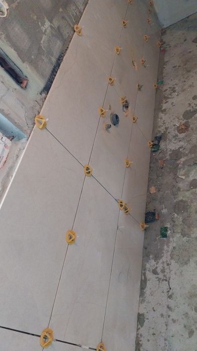 Fazemos piso ( Betomilha) chão bruto, chão liso,  Cerâmica,  e Flutuan