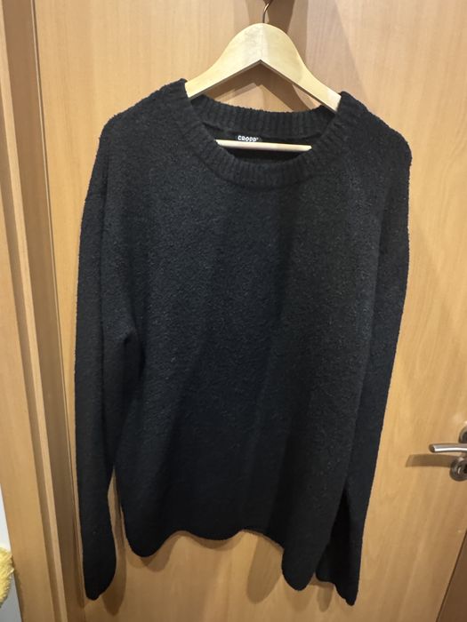 Czarny sweter Regular Fit Cropp