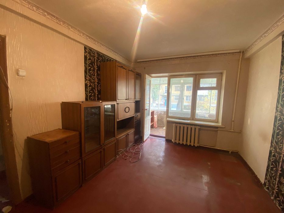 Срочно !1-я в Центре под ремонт! Этаж 1\5.С Балконом.