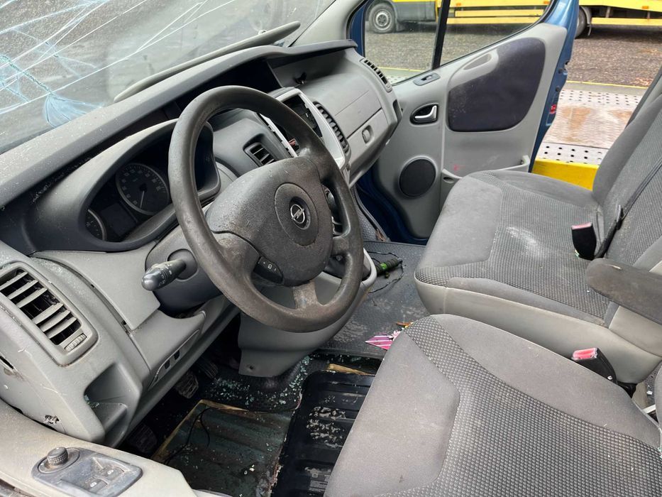 opel vivaro 2.5 cdti G9U630 PF6012 21E samochód na części
