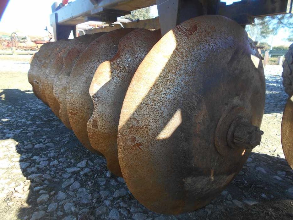 Grade Razol de 32 discos com rolo e semeador