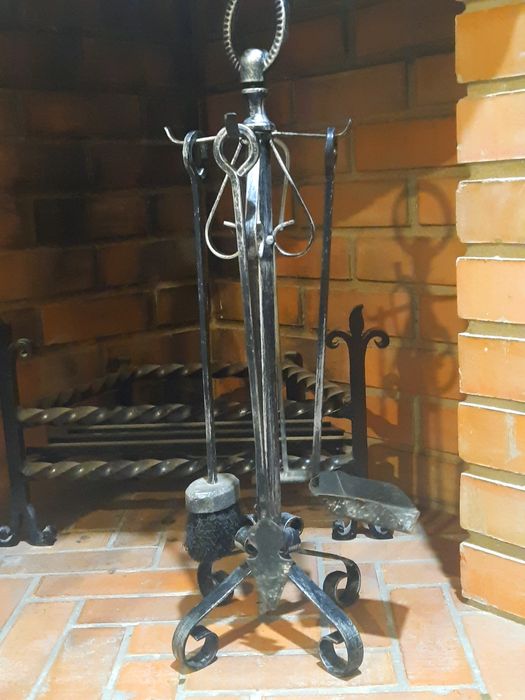 Conjunto de lareira preto e matizado de prateado