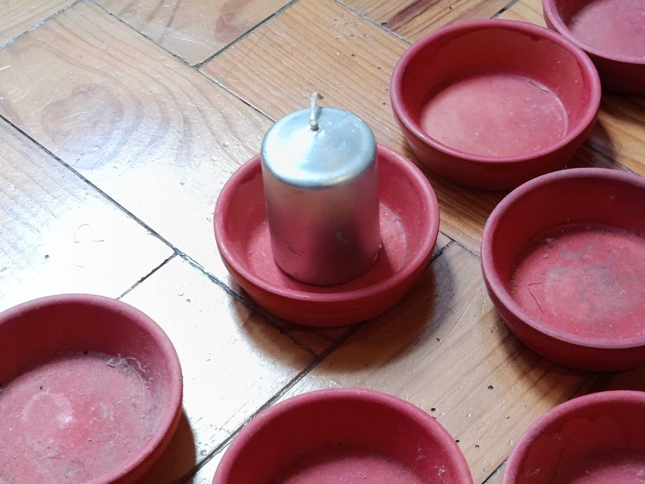 Diversos castiçais porta velas barro madeira vidro pratos pequenos