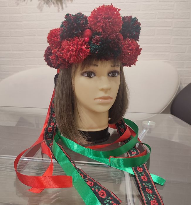 Великий вінок ручної роботи з помпонами, червоний ободок в етно стилі