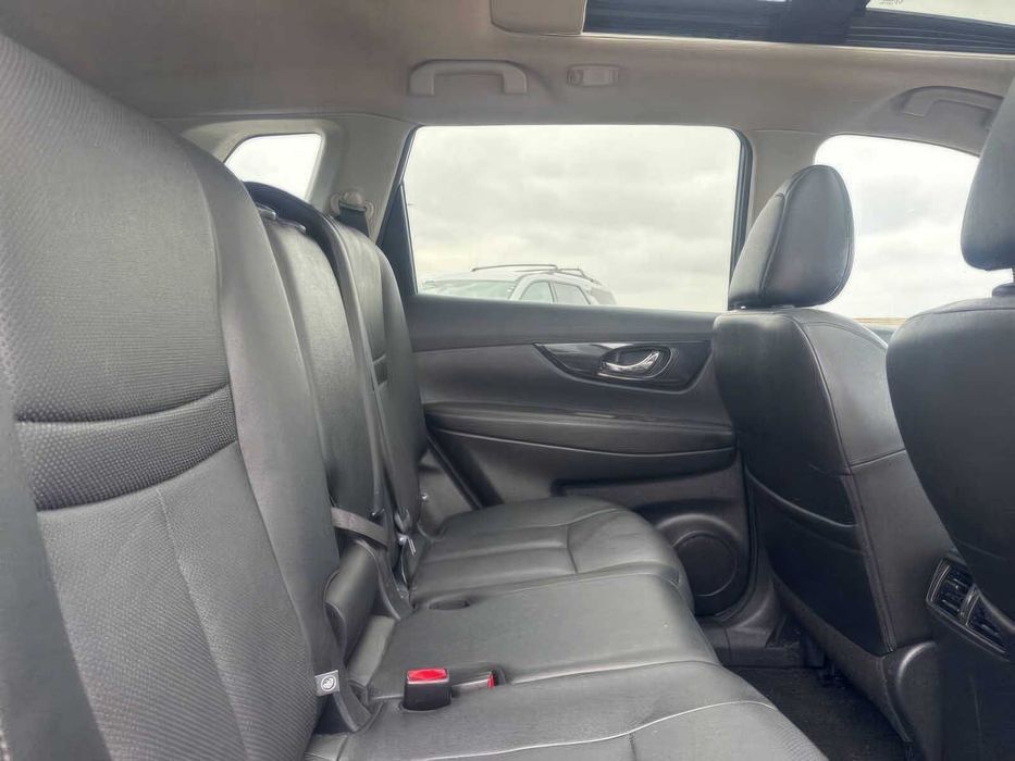 Nissan Rogue SL      2018