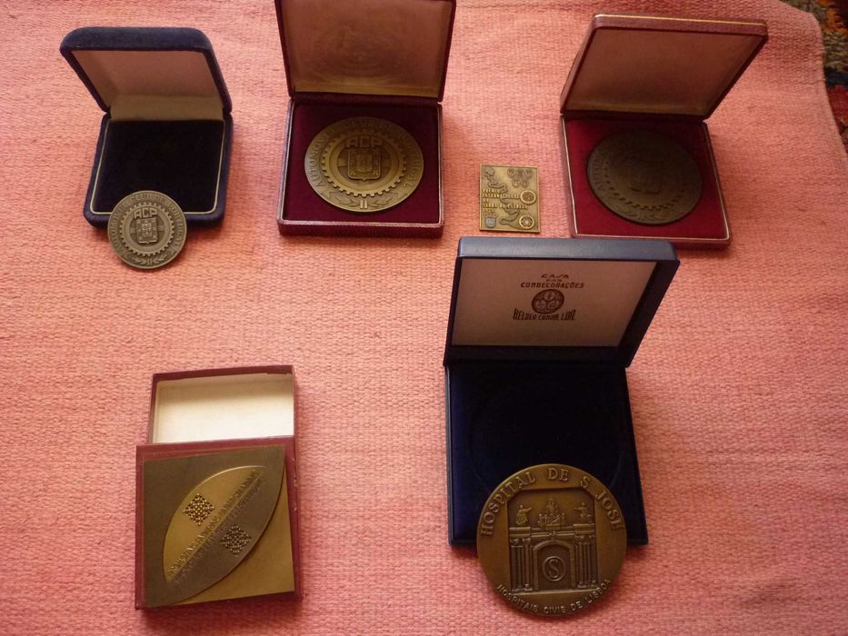 medalhas de bronze e prata