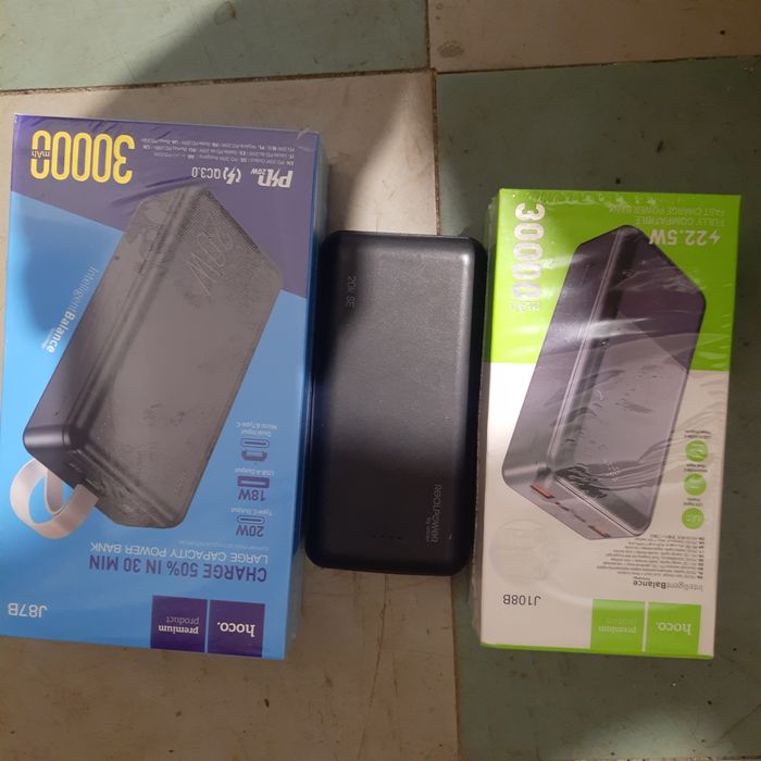 Павербанк, ліхтарик,батарейки