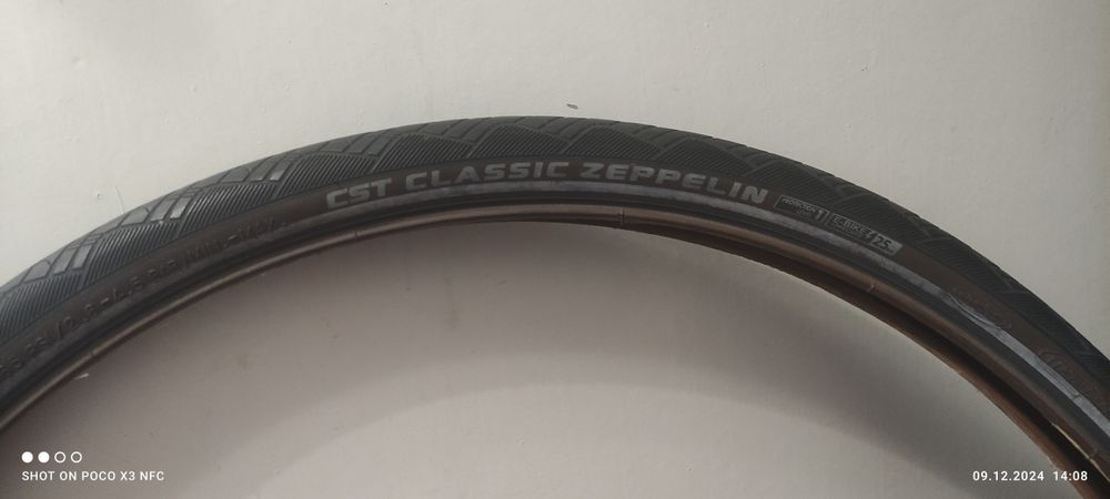 Вело шина різна.