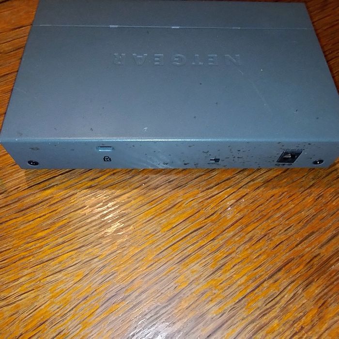 Netgear Ethernet Switch 2 sztuki + zasilacz