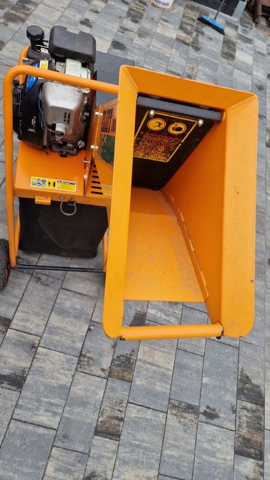 Rębak spalinowy firmy ELIET Maestro silnik Honda