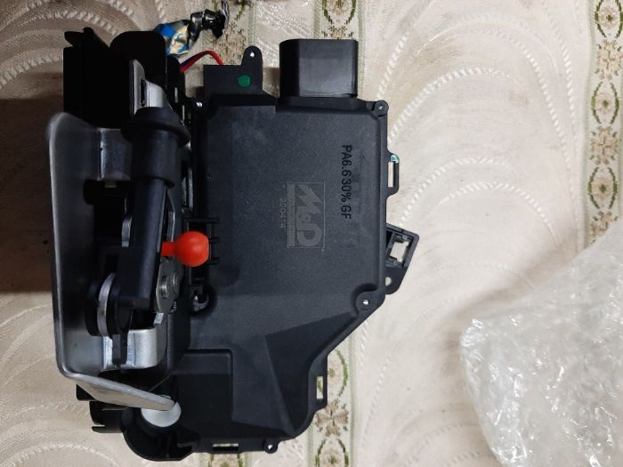 Fecheira Audi A4 Frente Esquerda